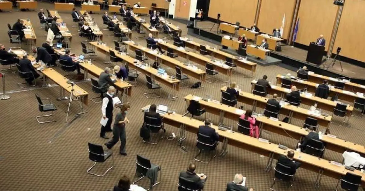 Μεγάλο μπέρδεμα με τον απονευρωμένο νόμο – Μπαλάκι οι ευθύνες