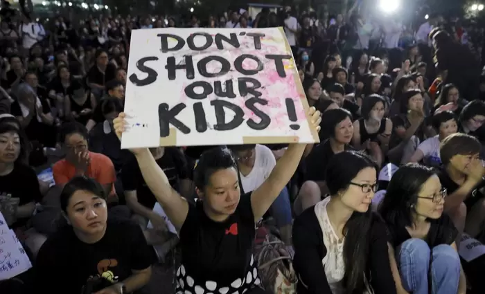 Μαζικές διαδηλώσεις στο Χονγκ Κονγκ για την παραίτηση του επικεφαλής της κυβέρνησης