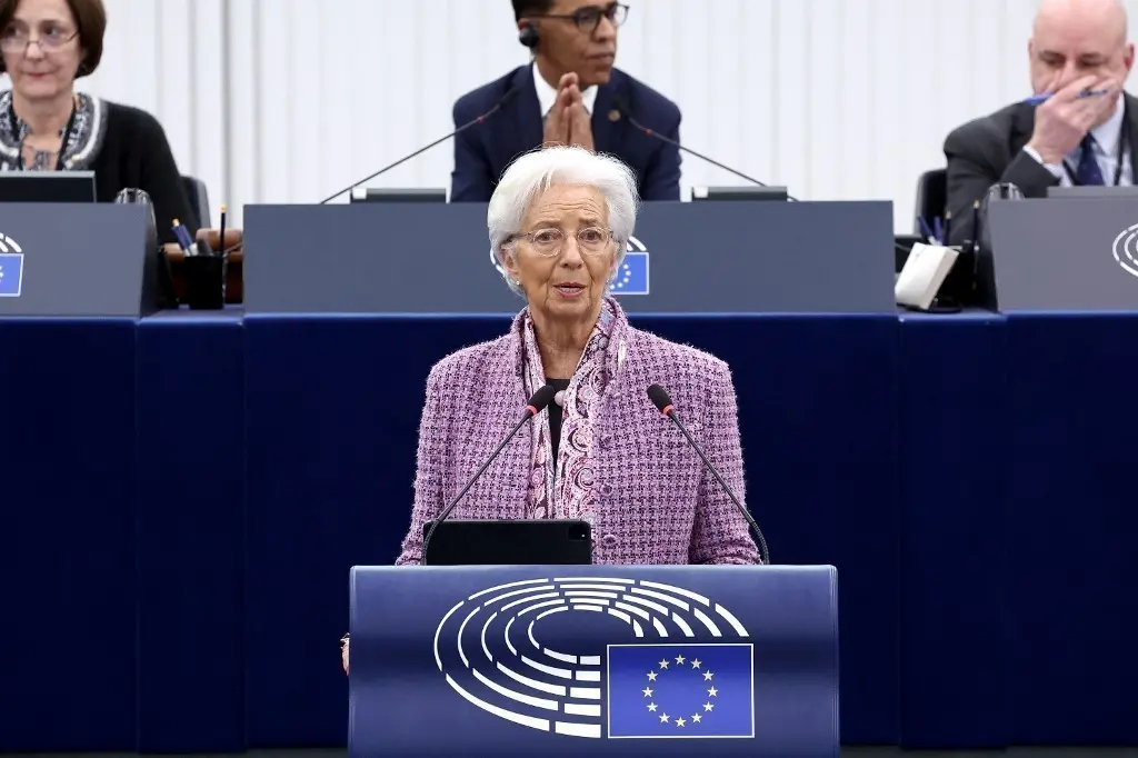 Λαγκάρντ: Ζητά κοινό ευρωπαϊκό χρέος και ενίσχυση του ρόλου του ευρώ