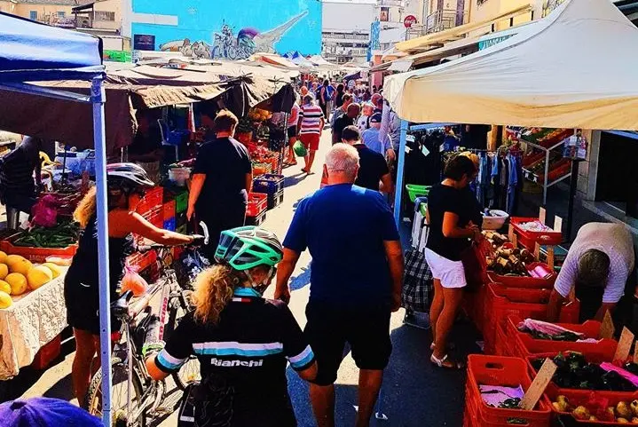 Συνεχίζει να λειτουργεί κανονικά η Λαϊκή Αγορά στη Λάρνακα