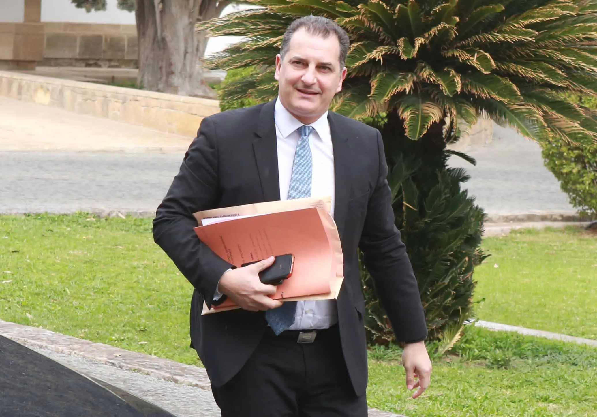 Λακκοτρύπης: Να δοθεί προτεραιότητα στα φωτοβολταϊκά