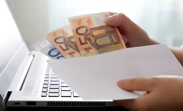 FlexJobs: Τρεις περιζήτητες εξ αποστάσεως θέσεις εργασίας που πληρώνουν 100.000 δολάρια