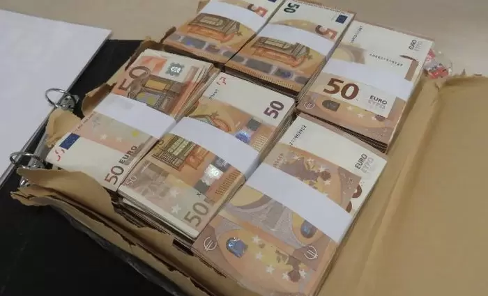 ΥΠΟΙΚ: Διερευνάται πιθανή διακίνηση «μαύρου χρήματος» μέσω σημείων εισόδου