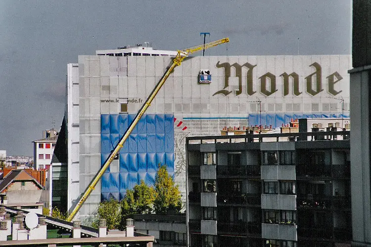 Κινούνται νομικά κατά Le Monde οι Κύπριοι που «φωτογραφίζονται» για ξέπλυμα