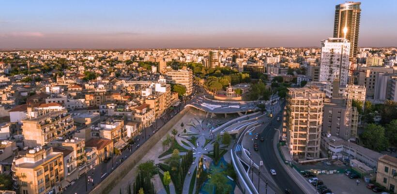 Ξεπέρασαν τα €2 δισ. οι μεταβιβάσεις το 2024 - Ποια επαρχία παίρνει κεφάλι