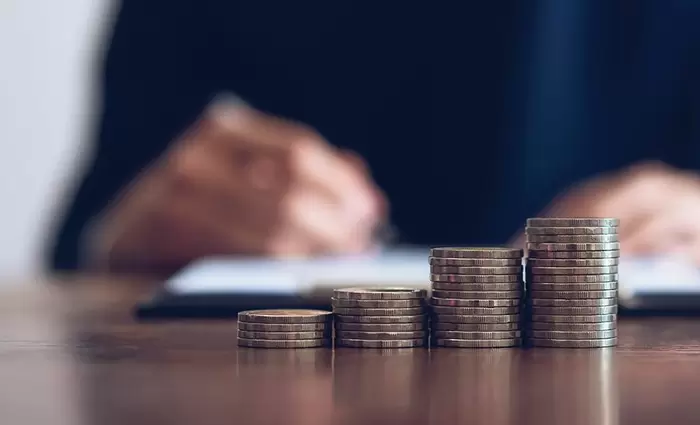Πόσα πρέπει να επενδύει ένας 40άρης τον μήνα για να γίνει… εκατομμυριούχος