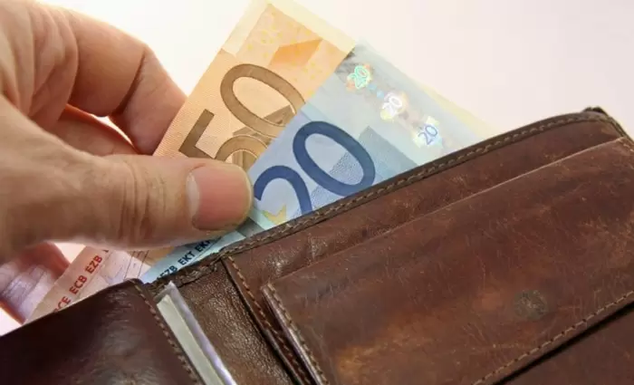 Ειδικά Επιδόματα: Άρχισαν να μπαίνουν λεφτά στους λογαριασμούς