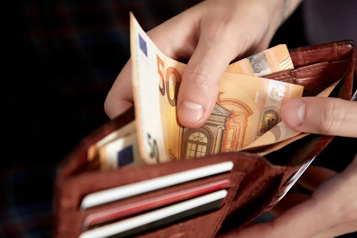 Οι «καθαροί» μισθοί στην Ευρώπη μετά τους φόρους/αποκοπές – Ποια η θέση της Κύπρου