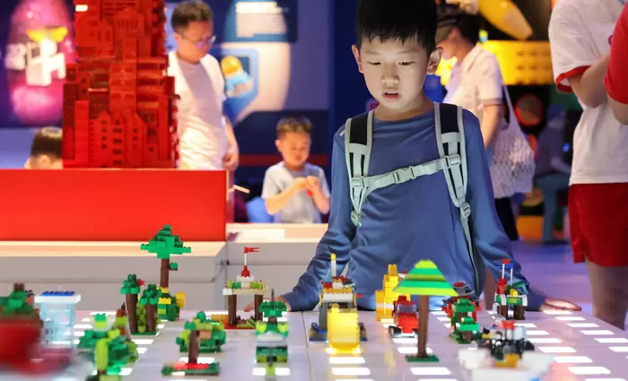 Πώς η Formula 1 και το Jurassic Park έδωσαν ώθηση στη Lego