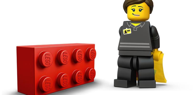 Η Lego ορθώνει ανάστημα