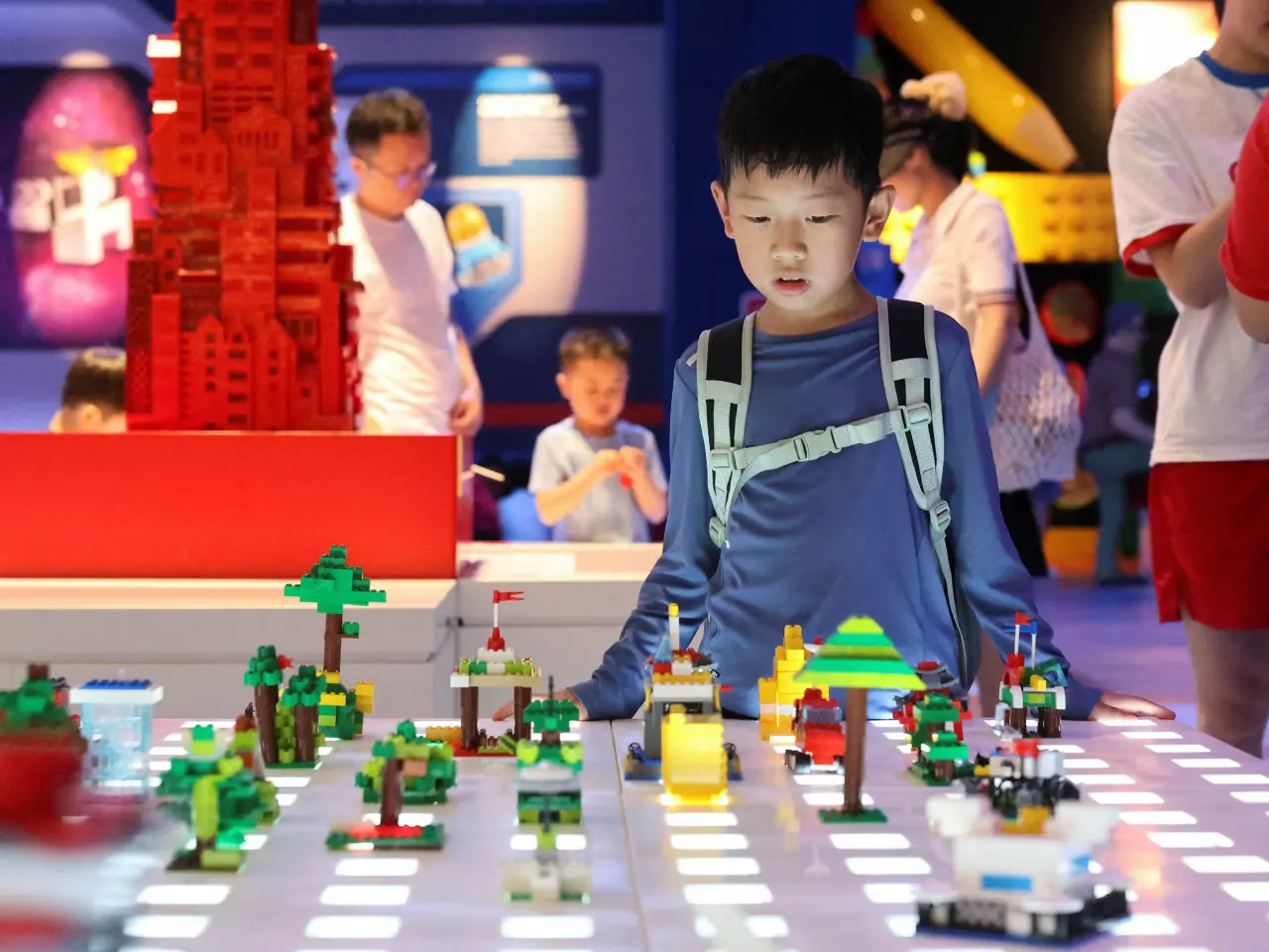 Πώς η Formula 1 και το Jurassic Park έδωσαν ώθηση στη Lego