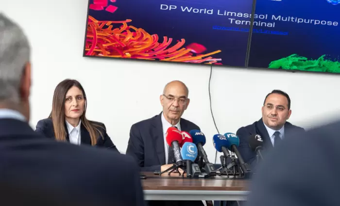 Κοινή προσπάθεια τριών υπουργών για ναυτιλία, λιμάνια, τουρισμό