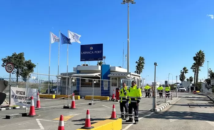 Σε πρωινή στάση εργασίας οι εργαζόμενοι στο λιμάνι Λάρνακας για θέματα υγείας και ασφάλειας