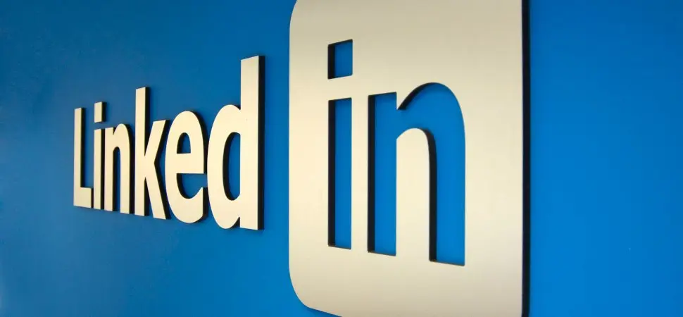 Το LinkedIn μπορεί να λύσει τα χέρα σε στελέχη επιχειρήσεων