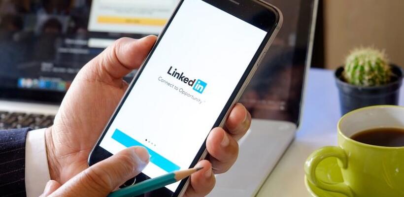 'Ανοιγμα του LinkedIn προς τις ΜΜΕ και τους ελεύθερους επαγγελματίες