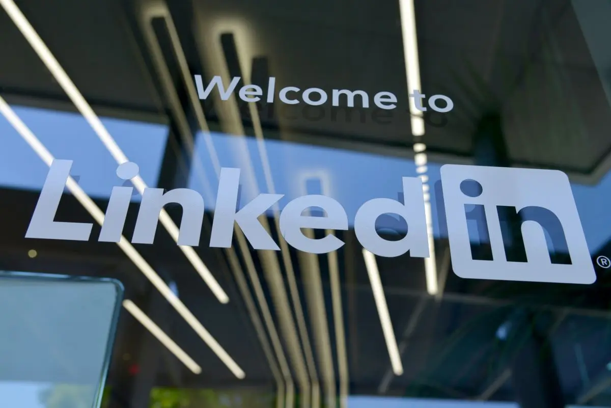 Η LinkedIn καταργεί 700 θέσεις εργασίας και υπηρεσία στην αγορά της Κίνας