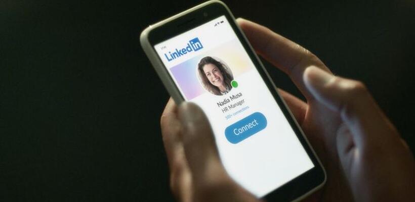LinkedIn: Με δεδομένα χρηστών η εκπαίδευση γενετικής τεχνητής νοημοσύνης