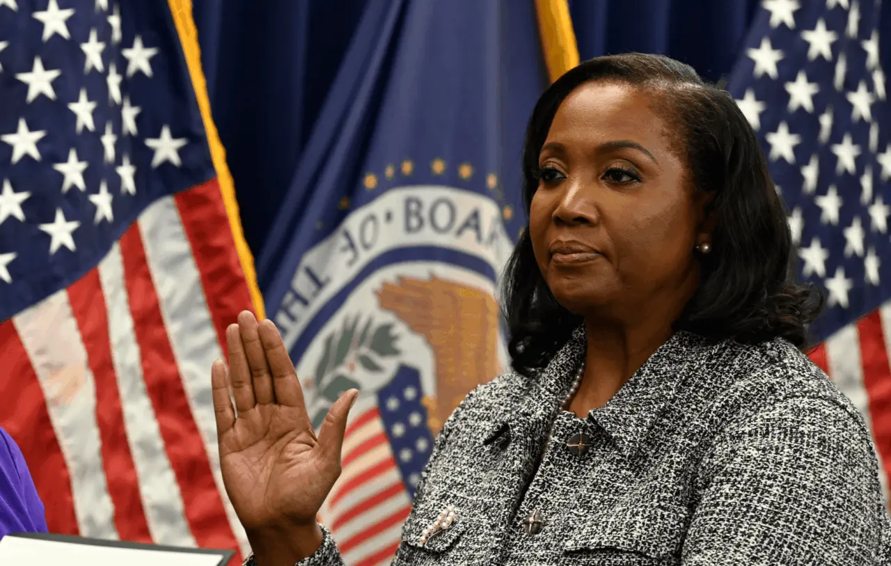 Αντεπίθεση Κουκ σε Τραμπ: Πολιτικό πρόσχημα οι κατηγορίες για να με απομακρύνει από τη Fed