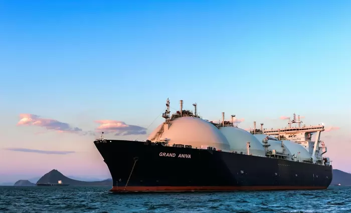 ΕΕ: Επισπεύδει την απεξάρτηση από το ρωσικό LNG μετά τις πιέσεις των ΗΠΑ