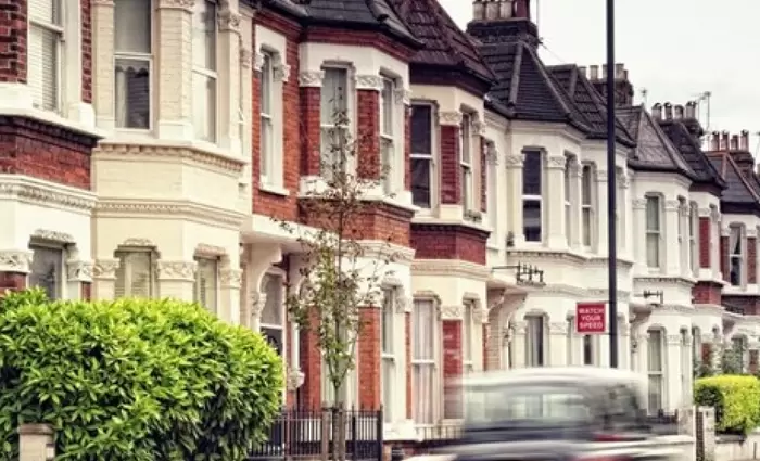 Τι προκαλεί το ρεκόρ στις τιμές ακινήτων στο κεντρικό Λονδίνο