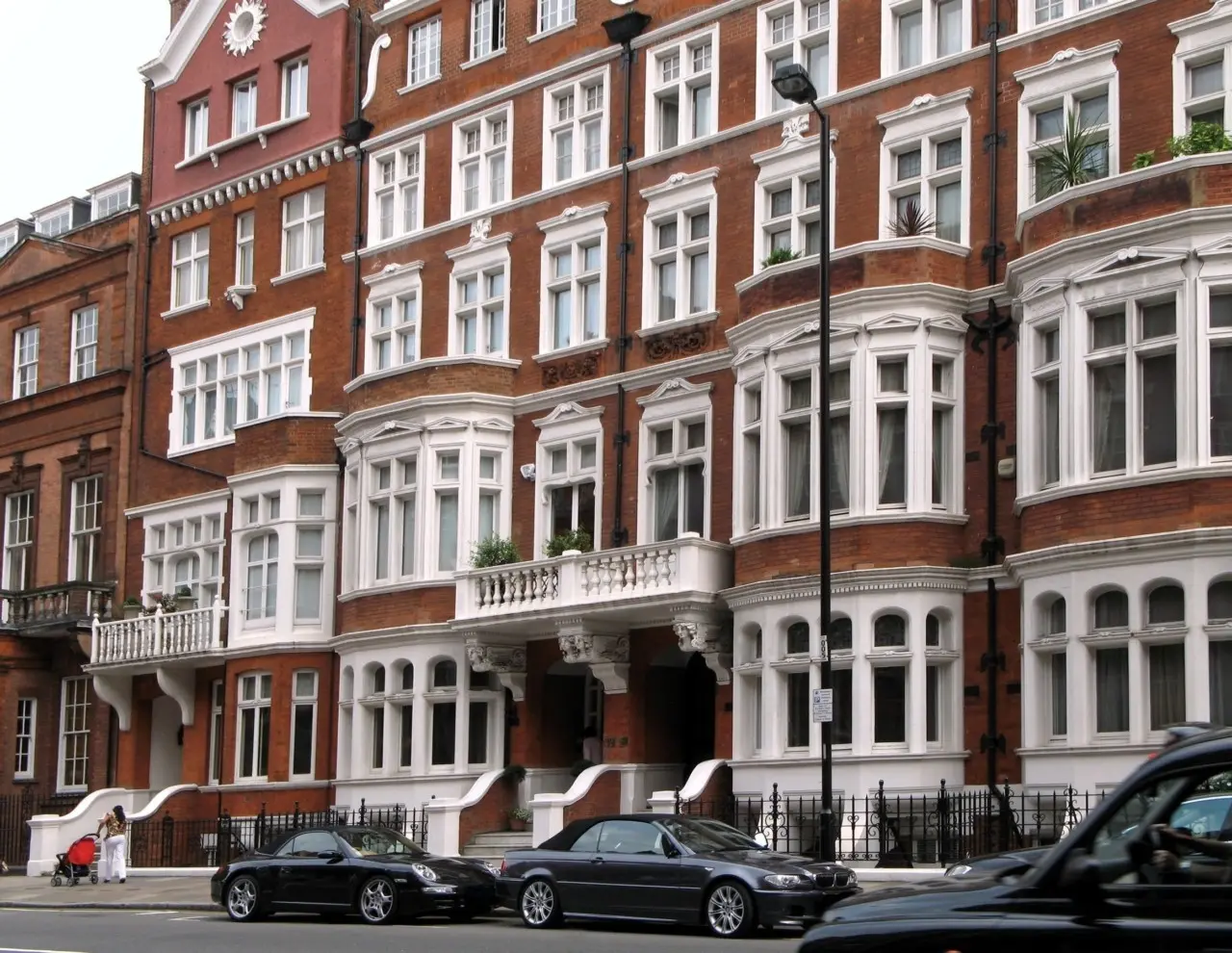 Τη χειρότερη χρονιά από την πανδημία κατέγραψε η αγορά πολυτελών ακινήτων του Λονδίνου