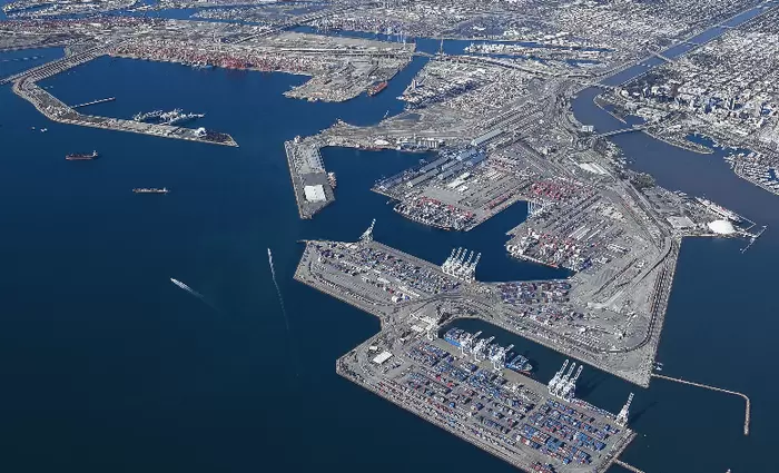 ΗΠΑ: Έτος ρεκόρ το 2025 για το λιμάνι του Λονγκ Μπιτς παρά την εμπορική αναταραχή