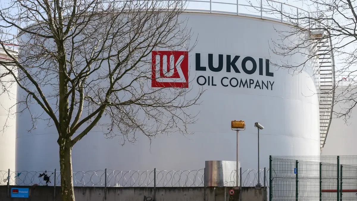 Η Gunvor αποσύρει την πρόταση για τα διεθνή assets της Lukoil