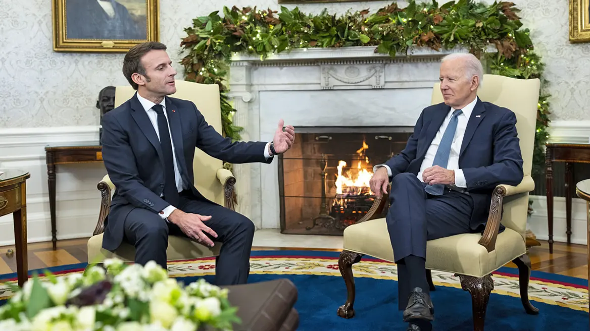 Μπάιντεν – Μακρόν: Ο εμπορικός πόλεμος στην Ε.Ε. συνεχίζεται