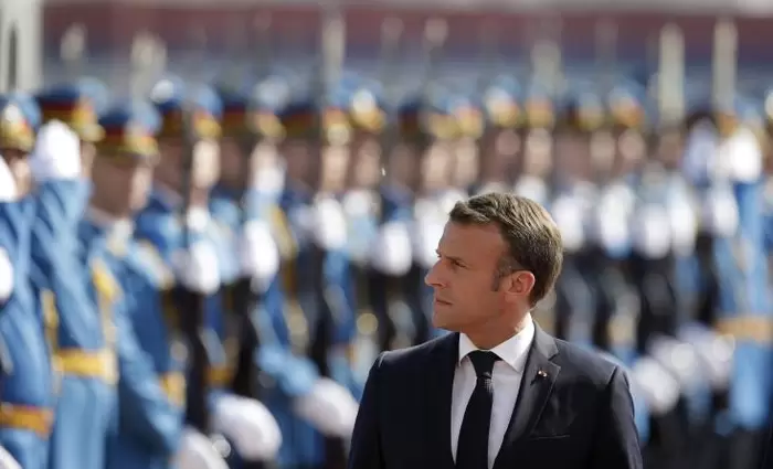 Μακρόν: Ανεφάρμοστα τα αιτήματα της Βρετανίας