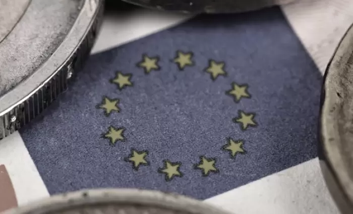 Ψυχρολουσία για την οικονομία της ευρωζώνης από τις υπηρεσίες