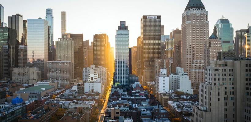 Μανχάταν: Απροσδόκητη ανάκαμψη στην αγορά ακινήτων – Αύξηση 12,2% στις πωλήσεις διαμερισμάτων