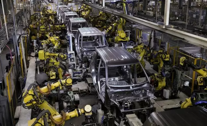 Οι δυτικές αυτοκινητοβιομηχανίες βυθίζονται σε «πολυκρίση»