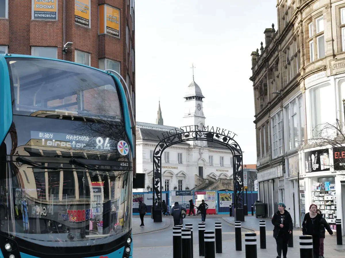 Eπιφυλακτικοί οι καταναλωτές στο Ηνωμένο Βασίλειο: Πτώση για τις λιανικές πωλήσεις τον Νοέμβριο