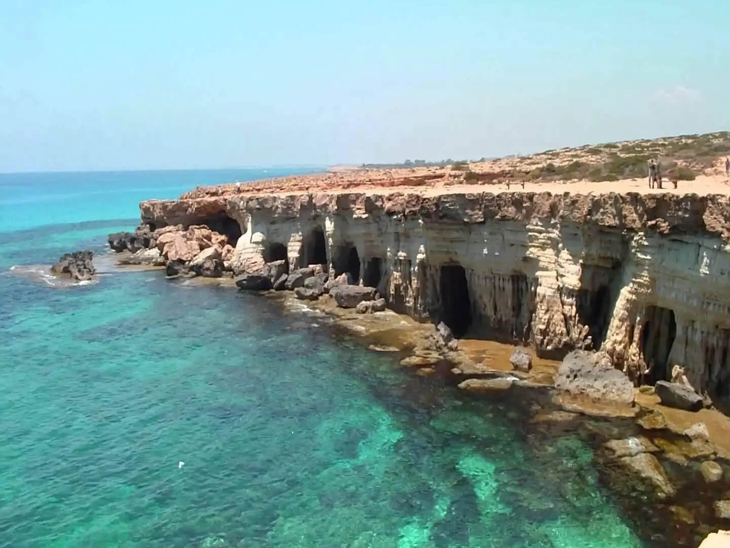 Απαγορεύονται οι βουτιές στις Θαλασσινές Σπηλιές