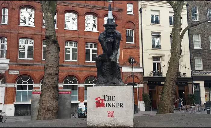 Στο παρά πέντε γλύτωσε την δημοπρασία ο «Πότης» του Banksy