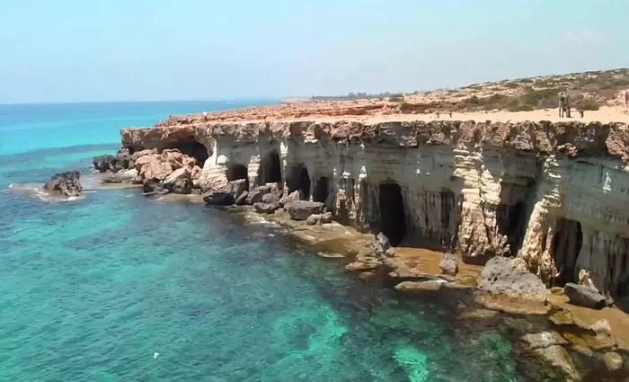 Απαγορεύονται οι βουτιές στις Θαλασσινές Σπηλιές