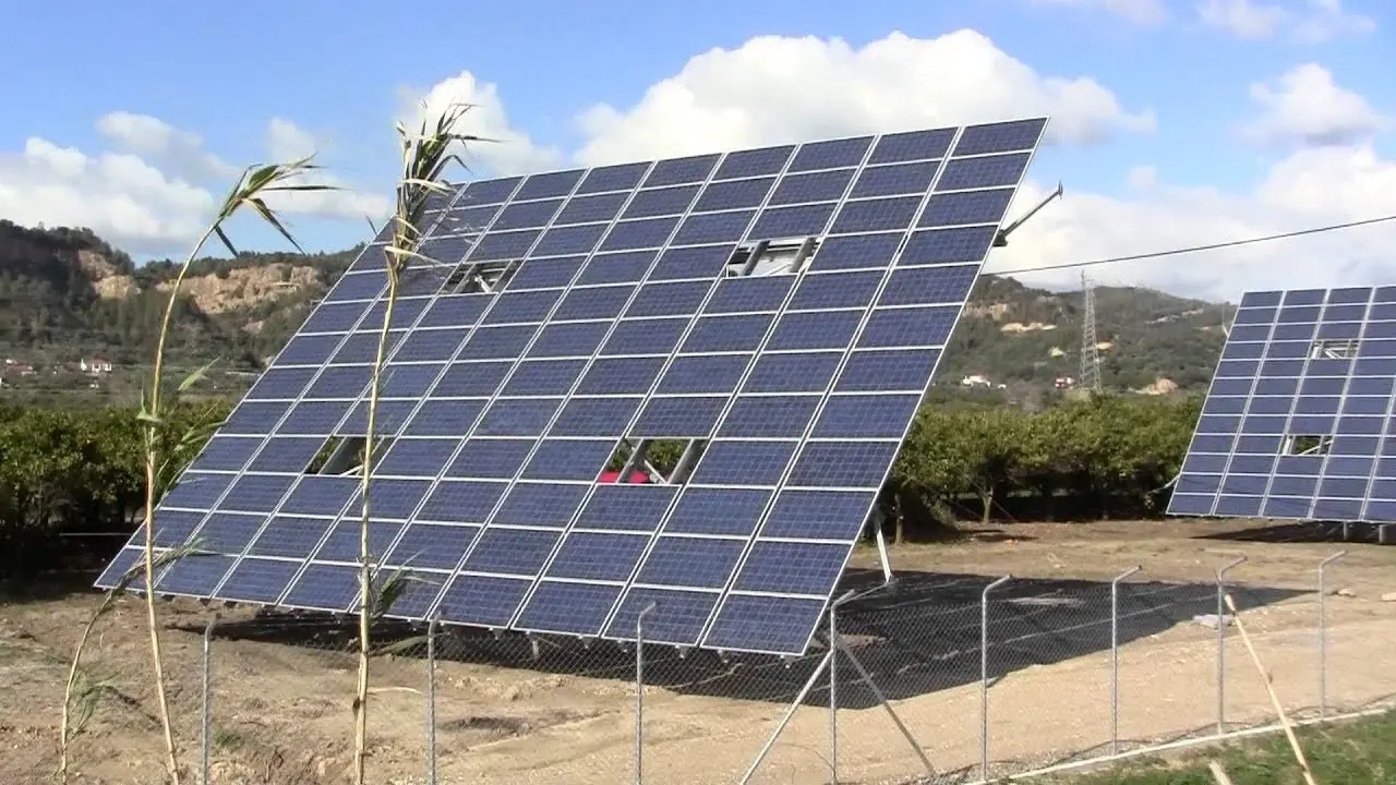 Ελεγκτική Υπηρεσία: Αδιαφάνεια σε εκμίσθωση κρατικής γης για φωτοβολταϊκά