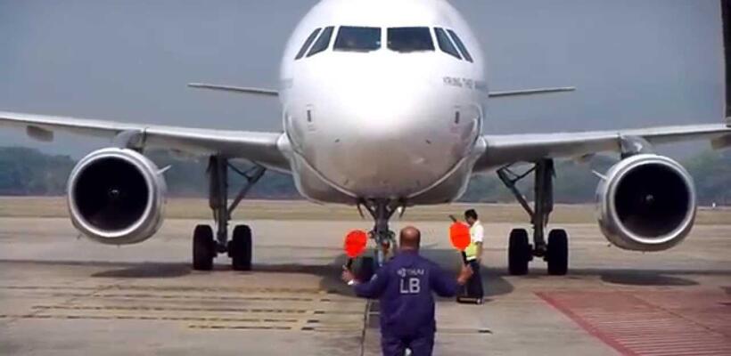 Bloomberg: Σε δοκιμασία οι άδειες για ρύπους αεροπορικών