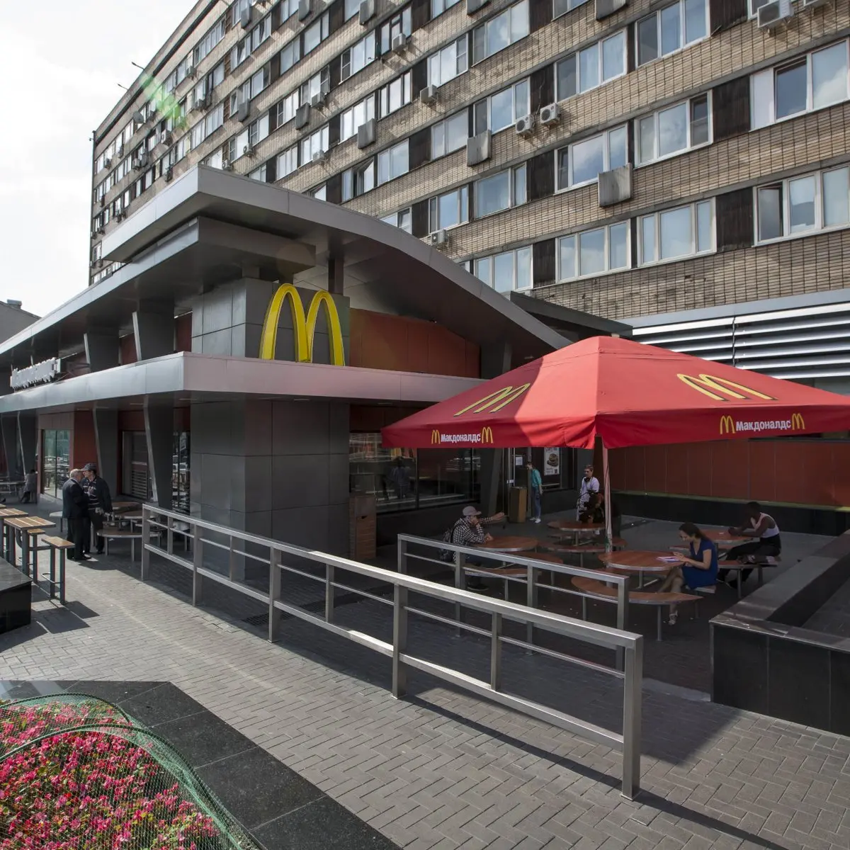 Ξανανοίγουν τα McDonald's στη Ρωσία