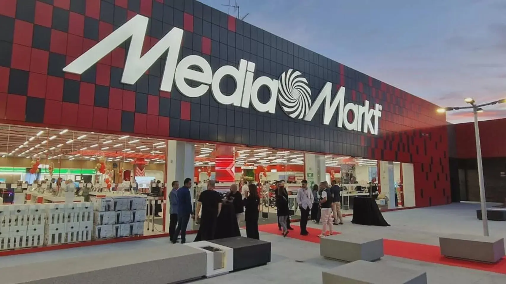 Κινέζικος δράκος ορέγεται τη MediaMarkt