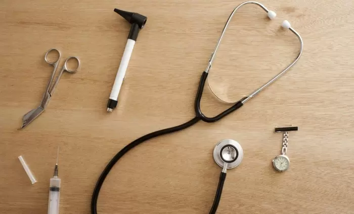 EE: Βάζει «φρένο» στις εισαγωγές ιατροτεχνολογικών προϊόντων από την Κίνα