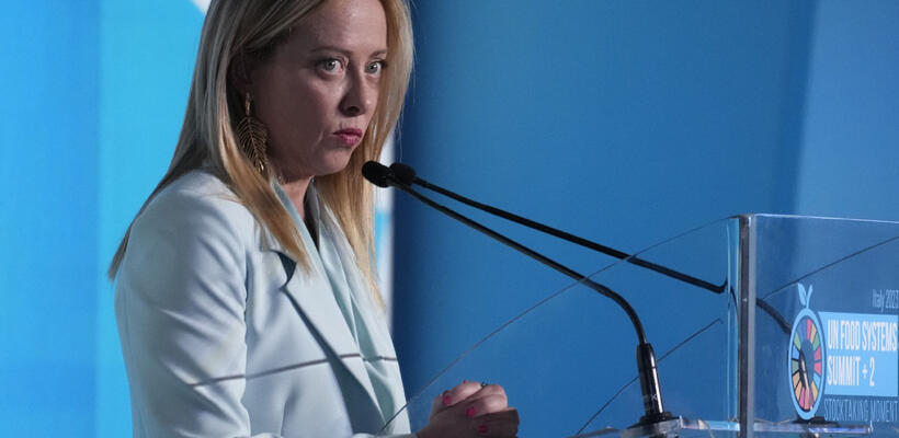 Η Μελόνι αναλαμβάνει «πλήρη ευθύνη» για τον τραπεζικό φόρο