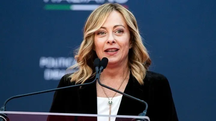 Η Μελόνι επαναφέρει τη φορολόγηση των τραπεζών για να στηρίξει τον ιταλικό προϋπολογισμό