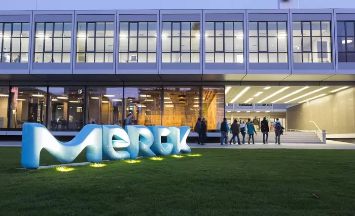 Η Merck αποσύρει επένδυση και κόβει θέσεις εργασίας στο Λονδίνο