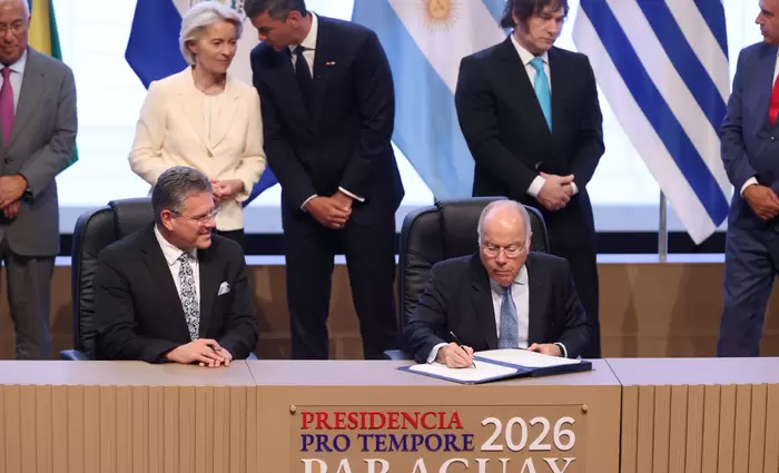 Έπεσαν οι υπογραφές της εμπορικής συμφωνίας ΕΕ - Mercosur