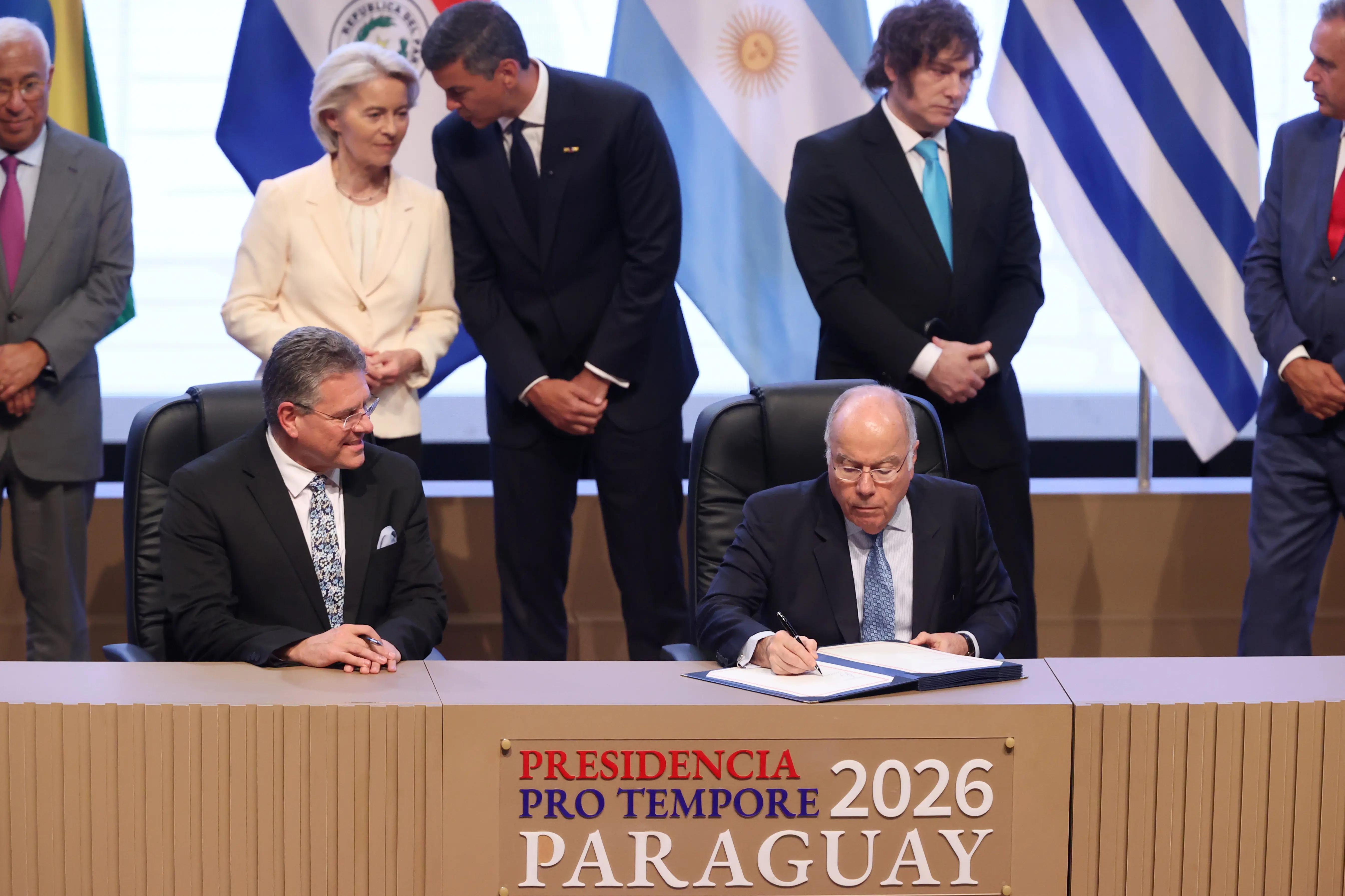 Έπεσαν οι υπογραφές της εμπορικής συμφωνίας ΕΕ - Mercosur