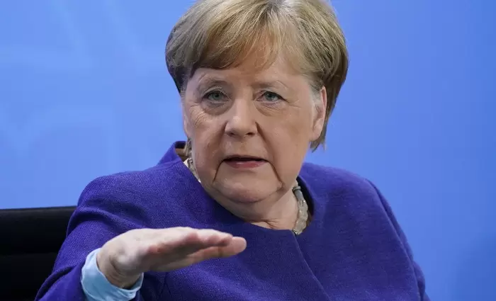 Μέρκελ: Διακοπές σε εμβολιασμένους και μη εμβολιασμένους