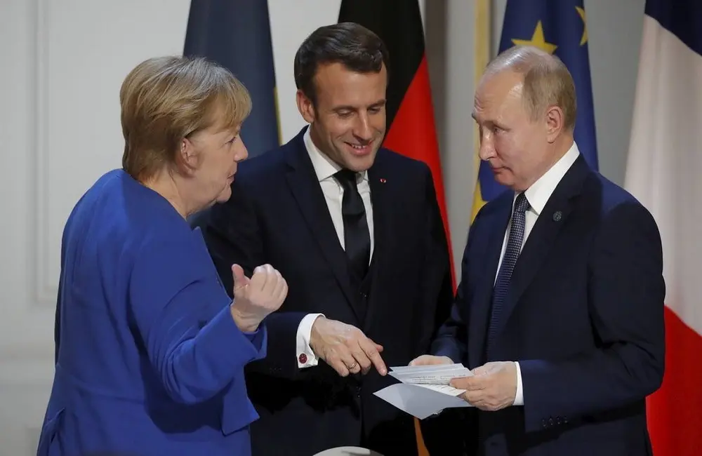 Πιθανή συνεργασία για τα εμβόλια συζήτησαν Μακρόν και Μέρκελ με τον Πούτιν