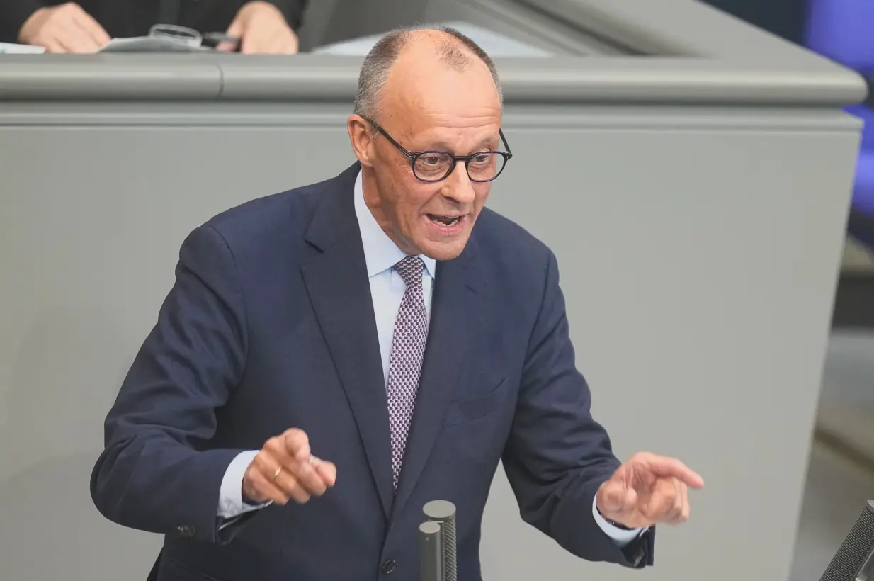 Με την «πλάτη στον τοίχο» βρίσκεται ήδη η κυβέρνηση Μερτς