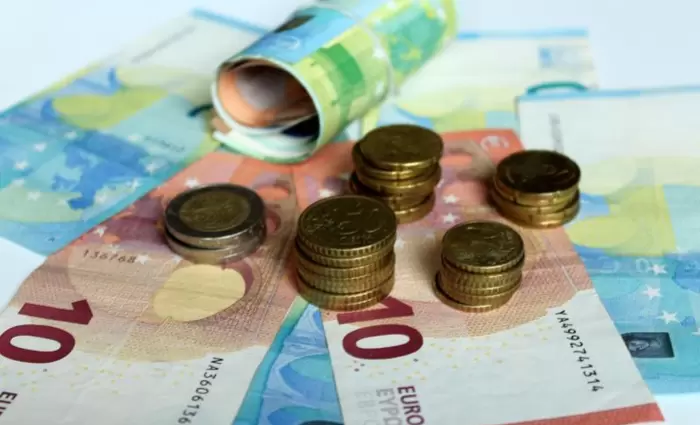 Ποτ πουρί νέων μέτρων κατά της ακρίβειας προτείνει η συμπολίτευση